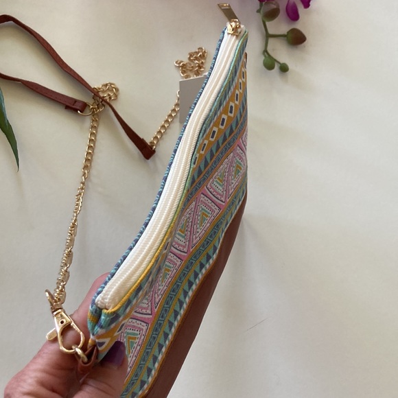 Boho Aztec Print Crossbody/Wristlet - Picture 3 of 12